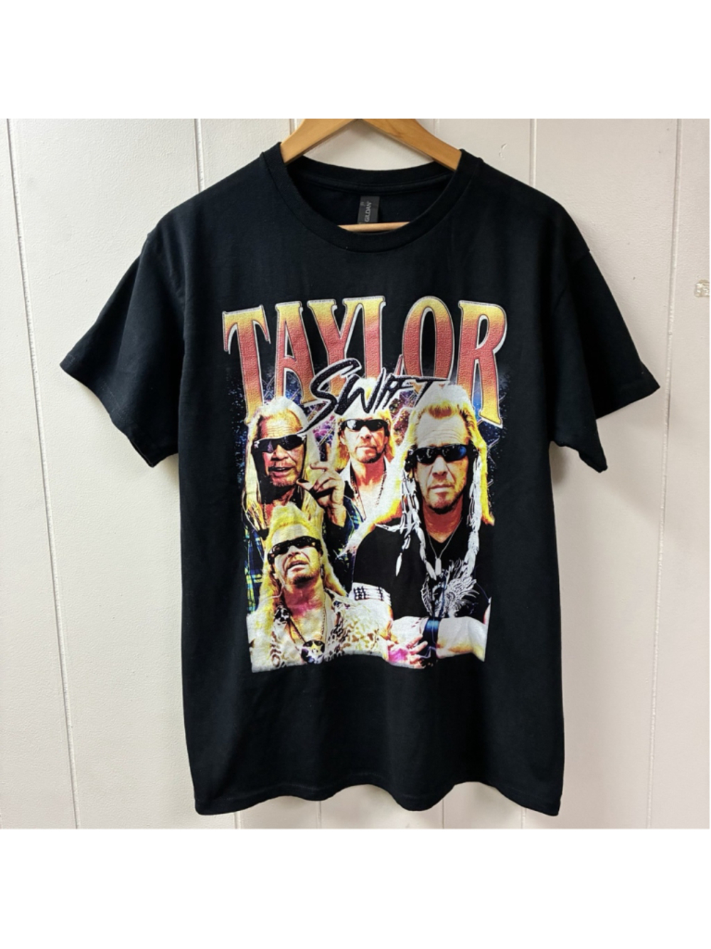 NWOT Taylor Swift Dog the Bounty Hunter Black Graphic T-Shirt Large Pop Culture